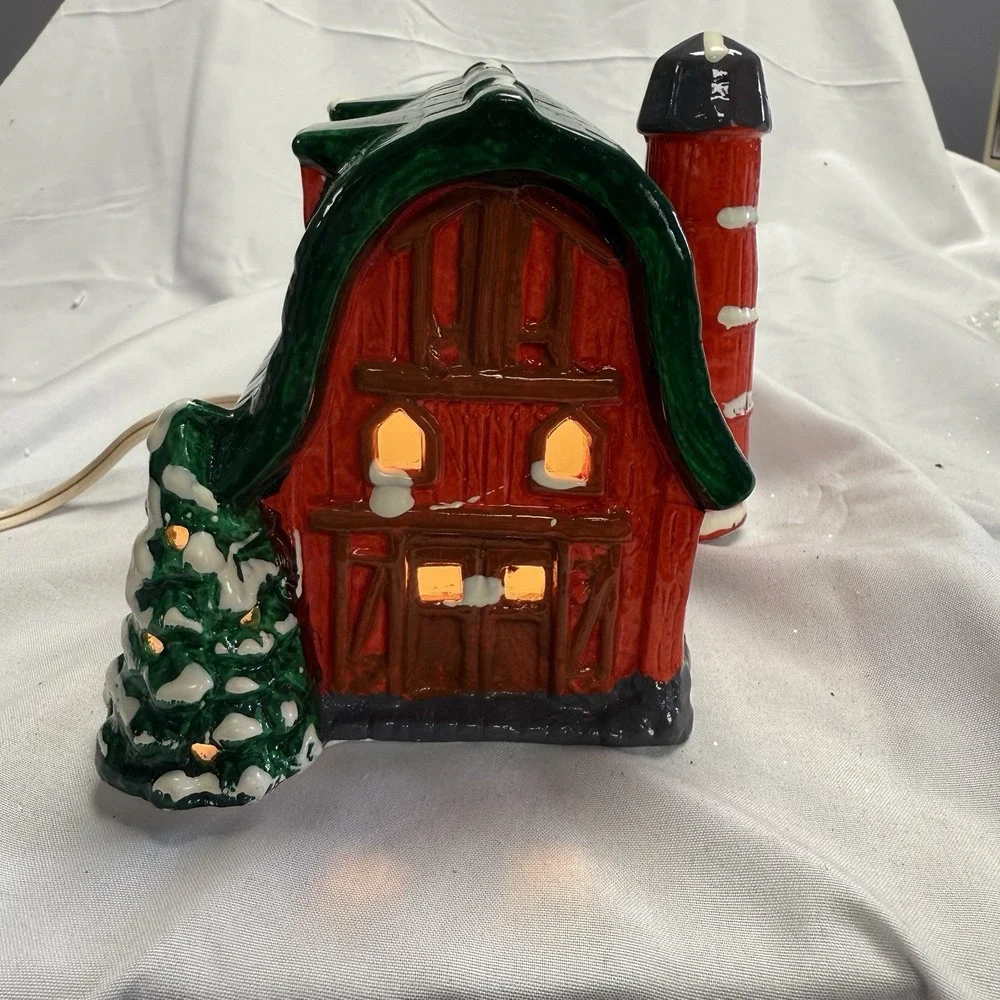 Chistmas Village Barn Ceramic‎ Pacific Rim Lighted Red Silo Snow Vintage